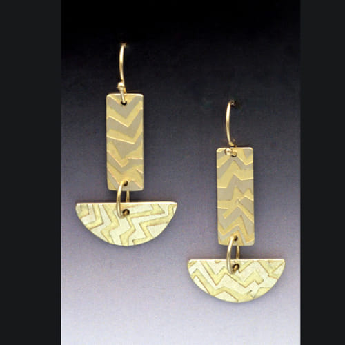 Click to view detail for MB-E411 Earrings Half Moon Brass $74